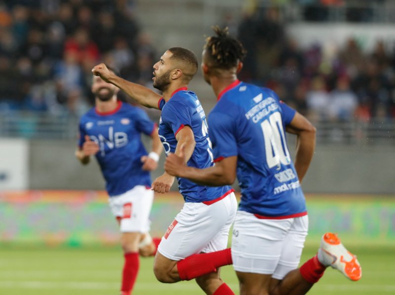 Amin Nouri feirer 2-2-scoringen sin mot Rosenborg i søndagens storkamp på Intility Arena (Foto: Terje Bendiksby / NTB scanpix)