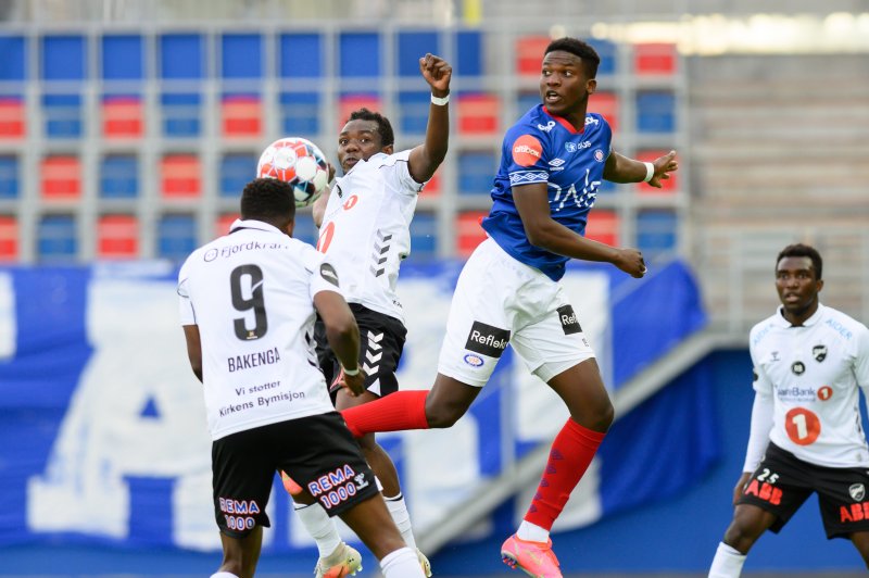 Seedy Jatta heada Vålerenga i ledelsen på Lerkendal søndag kveld. Her fra en kamp mot Odd tidligere i år (Foto: Morten Mitchell Larød / SPORTFOTO)