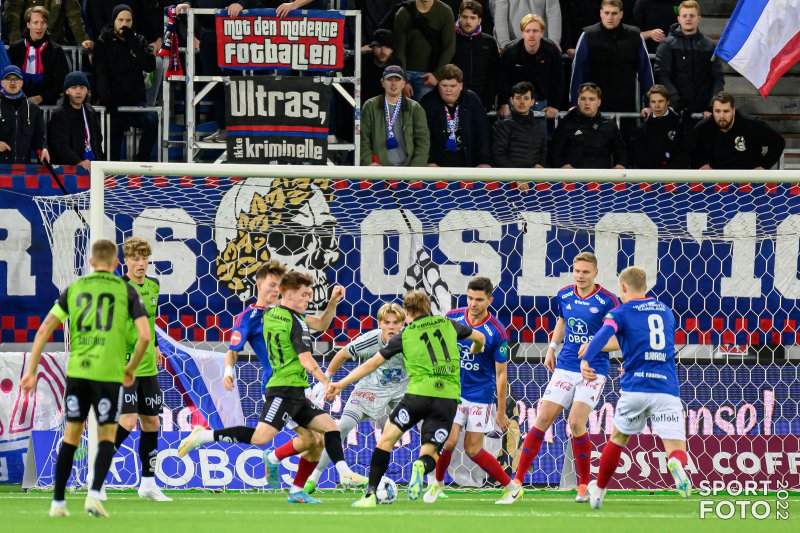 Sarpsborg 08 scora to ganger før Vålerenga våknet (Foto: Morten Mitchell Larød / SPORTFOTO)