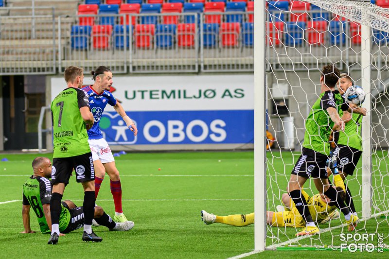 Amor Layouni satte inn 2-2 på tampen av 1. omgang (Foto: Morten Mitchell Larød / SPORTFOTO)