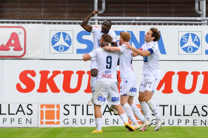 FKH-spillerne jubler etter å ha tatt ledelsen (Foto: Morten Mitchell Larød / SPORTFOTO)