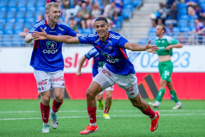 Jones El-Abdellaoui med drømmescoring før pause (Foto: Javad Parsa / NTB)