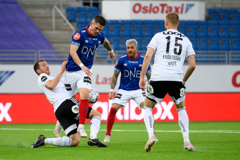 Vidar Örn Kjartansson var svært nære å sende Vålerenga i ledelsen allerede etter ti minutter (Foto: Morten Mitchell Larød / SPORTFOTO)