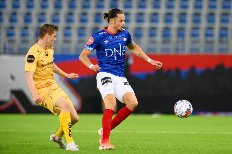 Amor Layouni mot gamle lagkamerater i Glimt (Foto: Morten Mitchell Larød / SPORTFOTO)