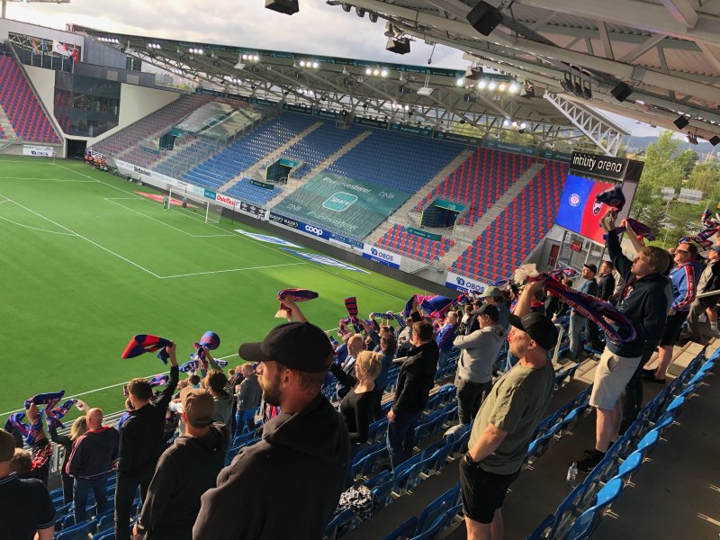 Endelig kunne vi ønske publikum tilbake på stadion (VIF Media)