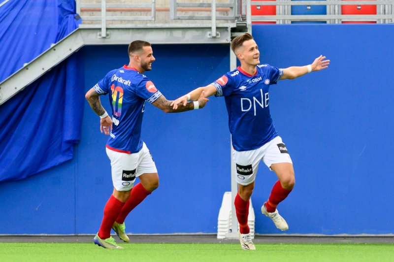 Henrik Udahl med scoring foran egne supportere (Foto: Morten Mitchell Larød / SPORTFOTO)