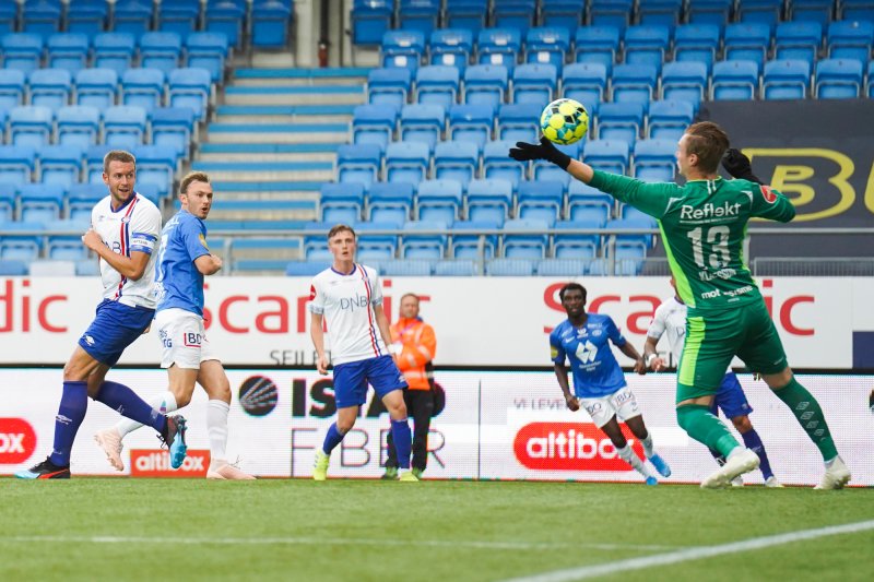 Klaesson med en mesterlig redning i kampen mot Molde (Foto: Fredrik Hagen / NTB scanpix)