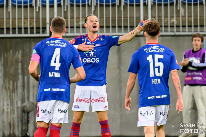 Amor Layouni feirer scoring nummer to mot Strømsgodset (Foto: Morten Mitchell Larød / SPORTFOTO)