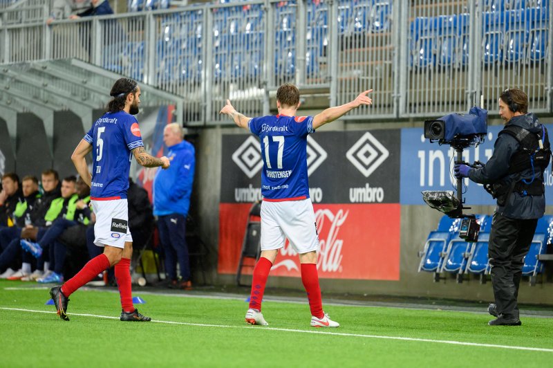 Tobias Christensen mottar hyllest etter 2-0-scoringa (Foto: Morten Mitchell Larød / SPORTFOTO)