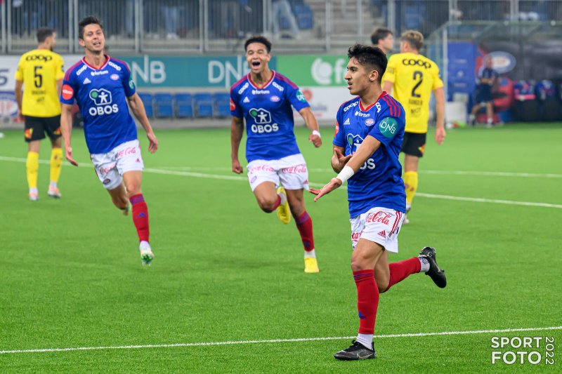 Osame Sahraoui feirer 1-0-scoringa (Foto: Morten Mitchell Larød / SPORTFOTO)