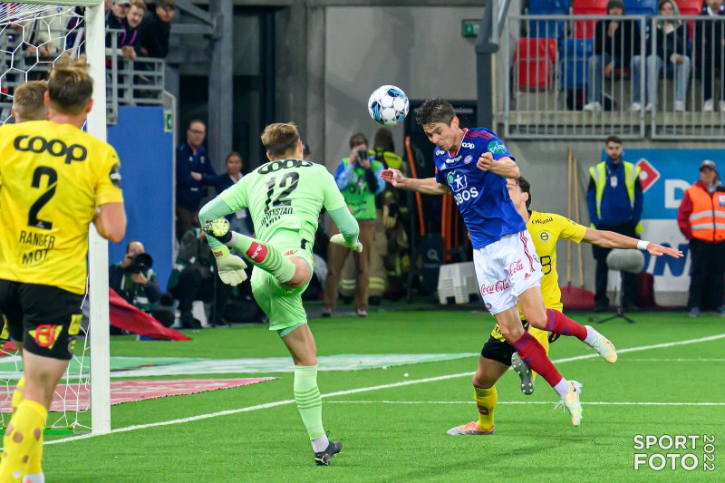 Torgeir Børven header inn 2-0 mot LSK (Foto: Morten Mitchell Larød / SPORTFOTO)