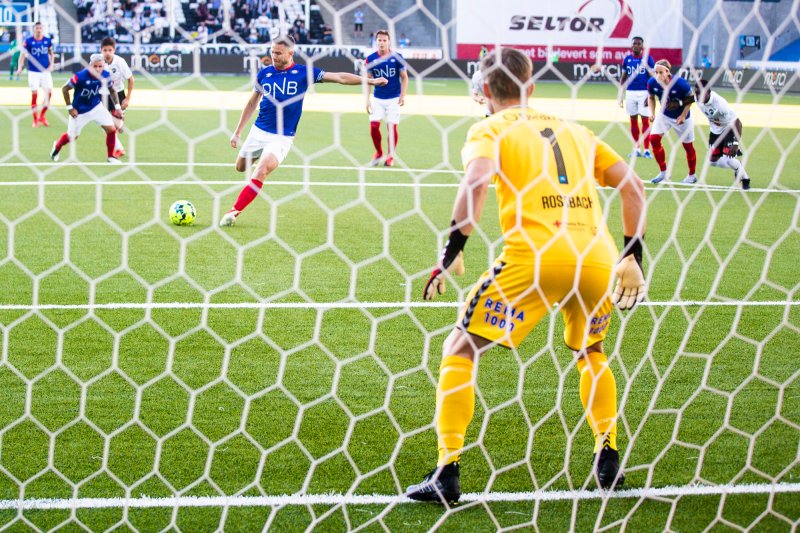 Vilhjalmsson satte inn 1-0 til Vålerenga i Skien (Foto: Trond Reidar Teigen / NTB scanpix)