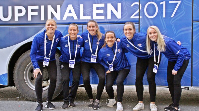 Vålerenga-jenter klare for klubbens første cupfinale (Foto: Kenneth Berger)