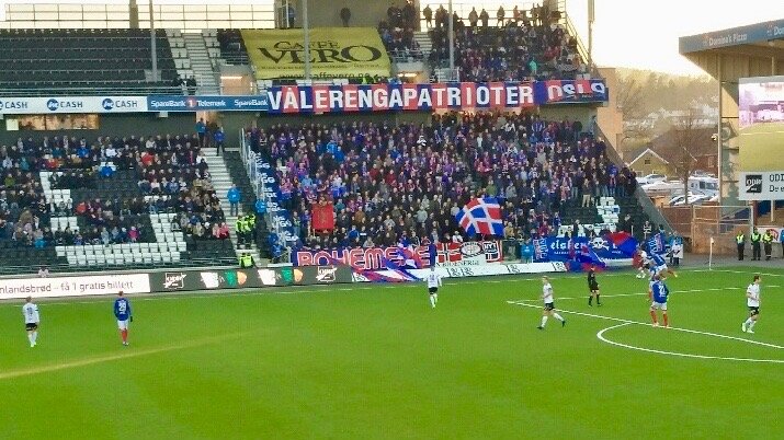 Vålerengas supportere hadde møtt opp i hopetall for å støtte gutta i bortekampen mot Odd.