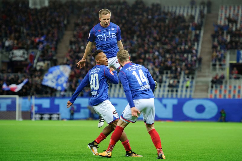 Ivan Näsberg og Chidera Ejuke feirer Stengels scoring (Foto: Digitalsport)