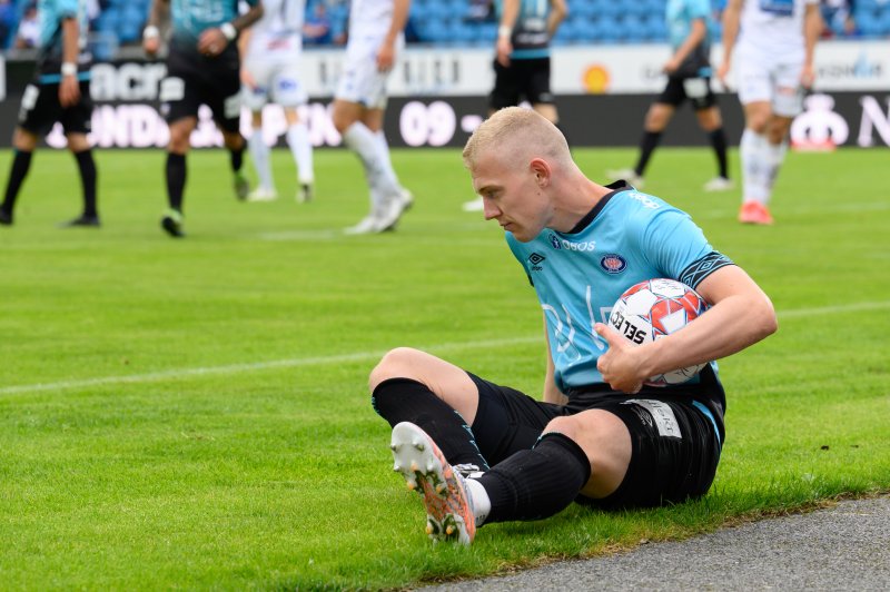 Henrik Bjørdal hadde en stor sjanse like etter pause, men metallet sto i veien (Morten Mitchell Larød / SPORTFOTO)