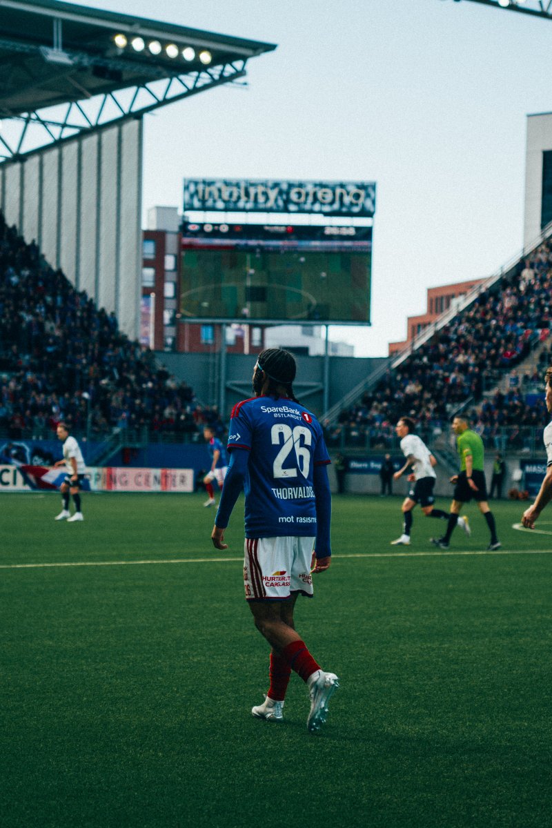 Storskjermen er en viktig kanal på kampdag.