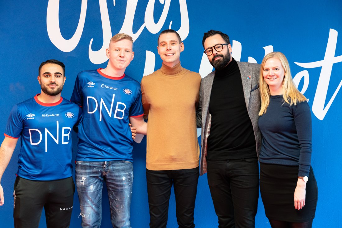 Fra venstre: Arkan Resul og Magnus Myhrhaug Kristiansen profesjonelle FIFA spillere, Kommersiell leder i Nordavind Steffen Willumsen, Kommersiell Leder i Dominos Norge Frank Otterbeck, og fungerende Markedsjef i Dominos Hanna Gaasland. 