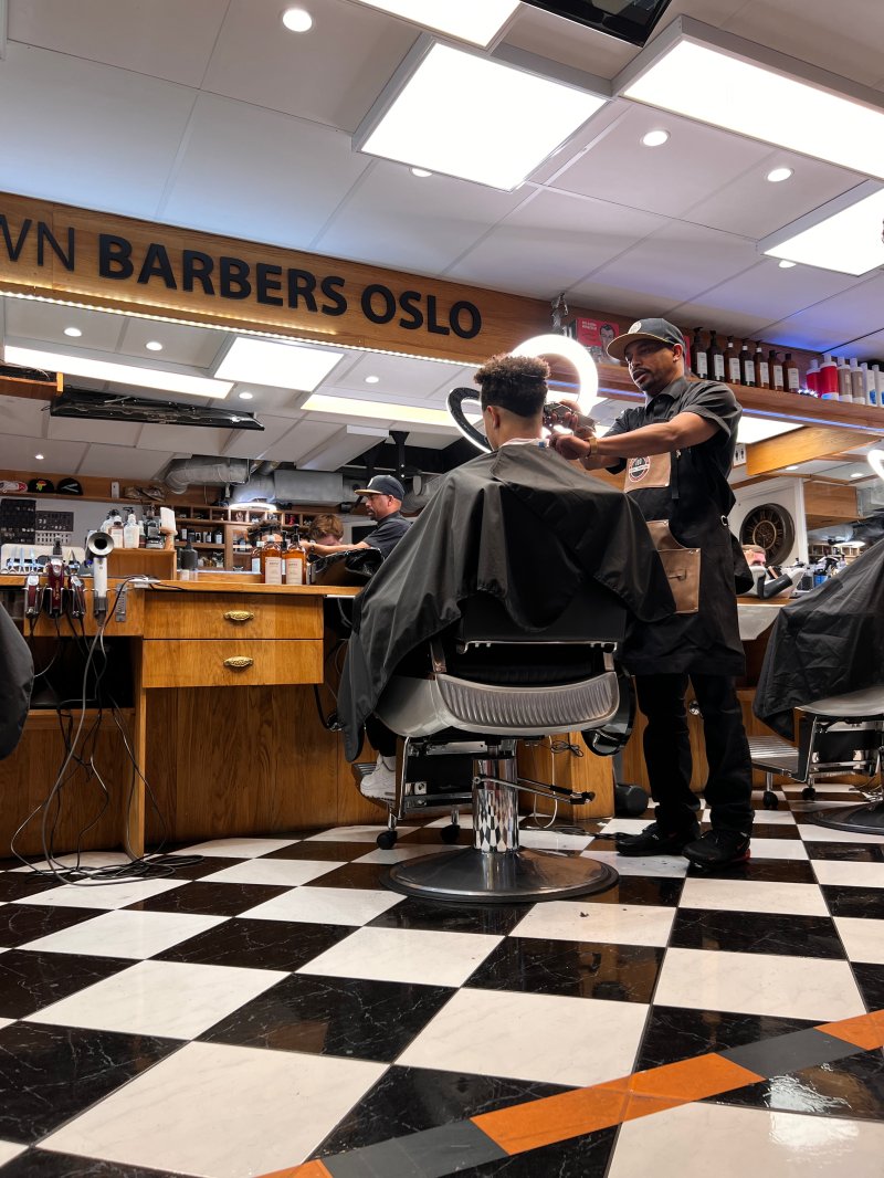 Gjør som Jacob, Seedy, og Christian og besøk Downtown Barbers du også.